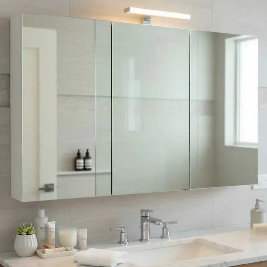 Planète Bain Armoire de toilette éclairante 3 portes 120 cm blanche Juno 2* Armoire De Toilette