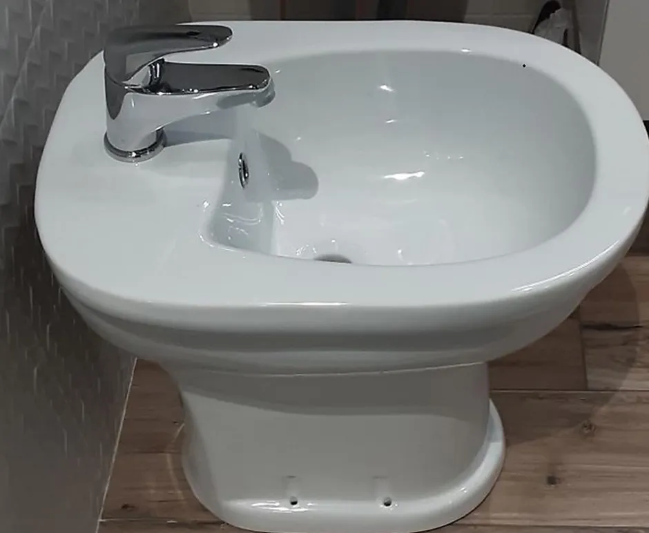 Goman Srl Bidet surélevé céramique ALTO 3 - Blanc - Hauteur 50 cm - Profondeur : 51 cm - Largeur : 37,5 cm* Bidet