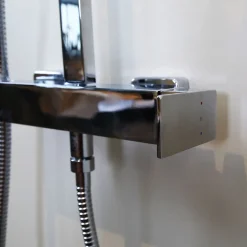 Essebagno Colonne de douche chromée avec mitigeur mécanique Kiara* Colonne De Douche Mécanique