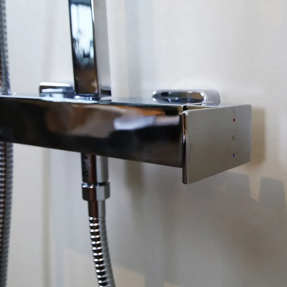 Essebagno Colonne de douche chromée avec mitigeur mécanique Kiara* Colonne De Douche Mécanique