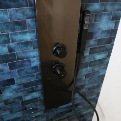 Essebagno Colonne de douche hydromassante mécanique avec pommeau + douchette + flexible finition gun metal Esseflat* Colonne De Douche Hydromassante