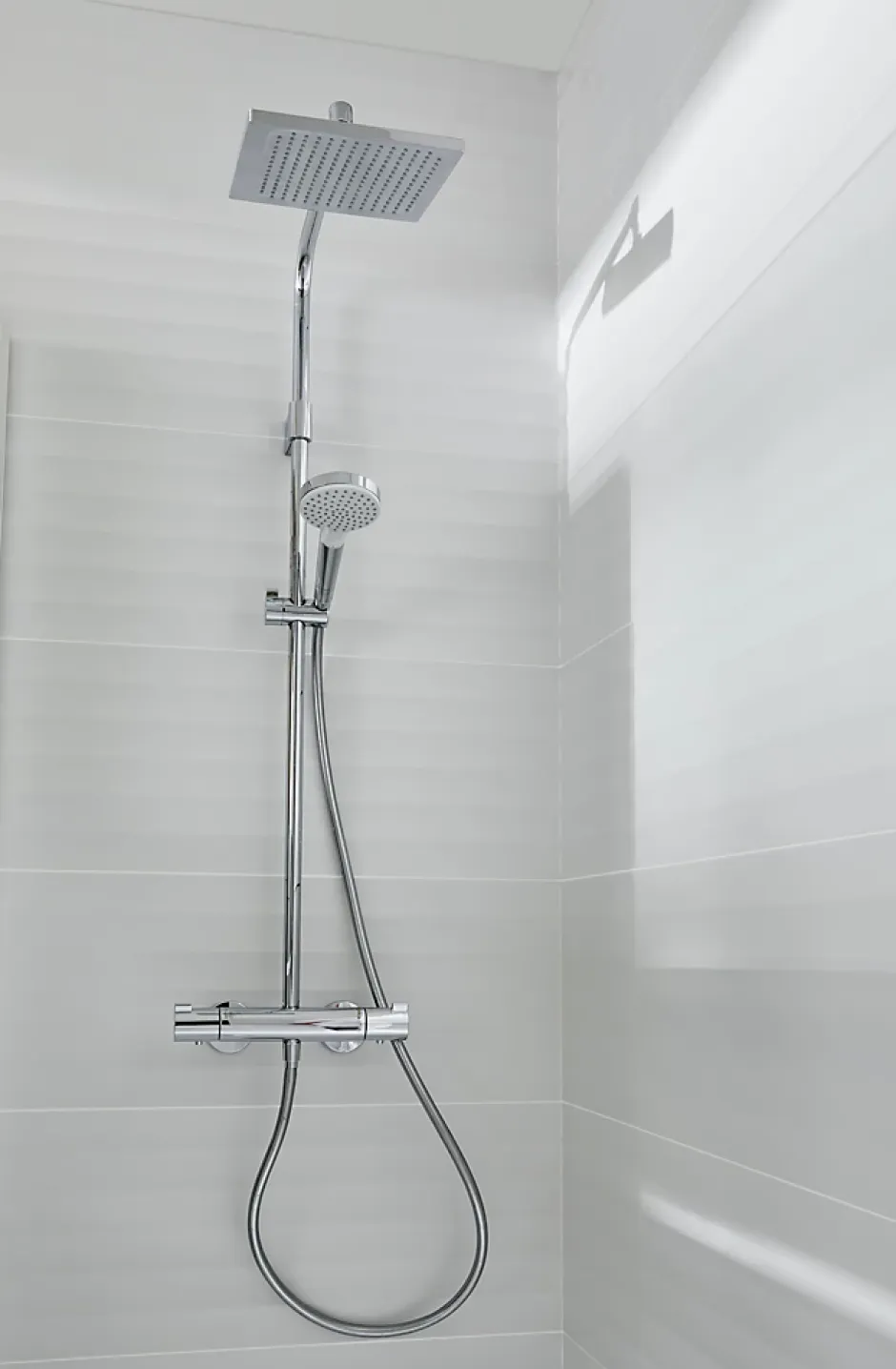 Hansgrohe Colonne de douche thermostatique Crometta E240* Colonne De Douche Thermostatique