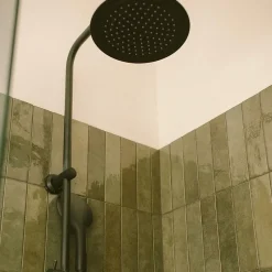 Essebagno Colonne de douche thermostatique noire mate Essegoia