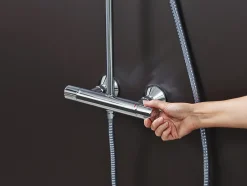 Hansgrohe Colonne de douche thermostatique avec pommeau + douchette 2 jets + flexible + barre réglable, chrome, Vernis Blend 200 EcoSmart* Colonne De Douche Thermostatique