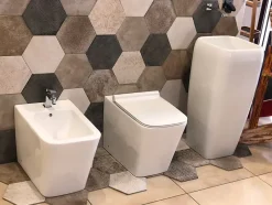 Laneri Couple de sanitaires au ras du mur et à poser ligne carré* Wc À Poser