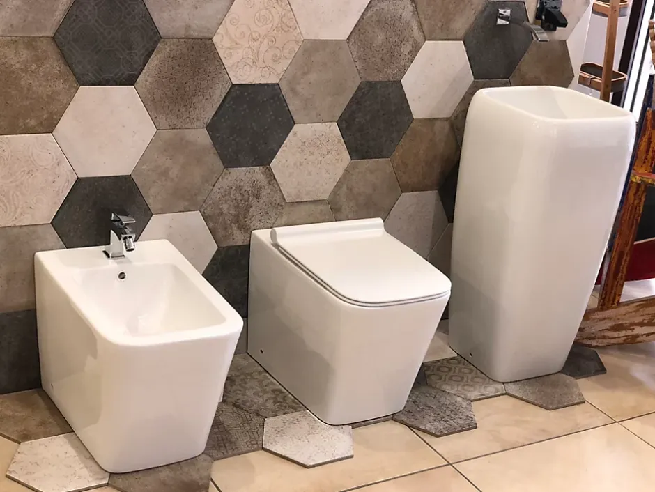 Laneri Couple de sanitaires au ras du mur et à poser ligne carré* Wc À Poser