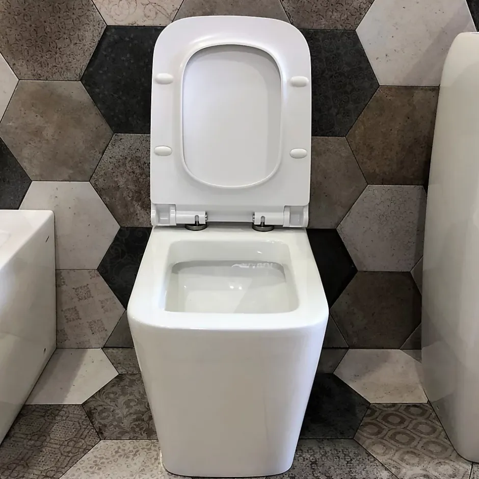 Laneri Couple de sanitaires au ras du mur et à poser ligne carré* Wc À Poser