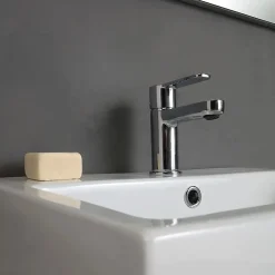 Kiamami Valentina Meuble De Salle De Bain Suspendu 4 Portes Chêne Naturel, Plateau Blanc, 2 Lavabos Décoratifs Et Miroir Avec Lampe - Valentina