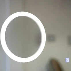 Kiamami Valentina Miroir Led 80X60 Avec Horloge Numérique Et Lentille De Grossissement