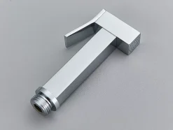Signature Mitigeur Chrome Encastré pour WC - Douchette Ergonomique, Résistante à la Corrosion, Installation Murale Discrète en Laiton.