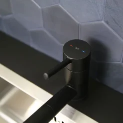 Essebagno Mitigeur de cuisine avec douchette noir Tubic