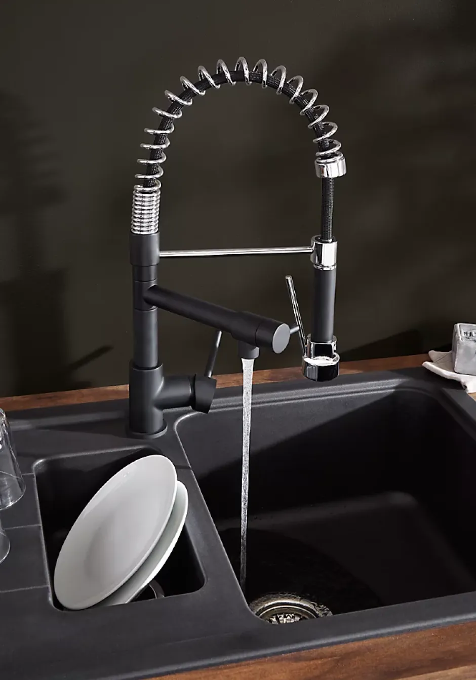 Cooke & Lewis Mitigeur de cuisine avec douchette noir et chrome H.48 cm, Bilbrough