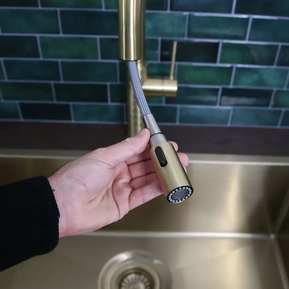 Essebagno Mitigeur de cuisine doré avec douchette Architek