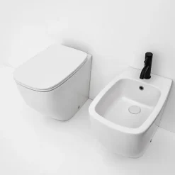 Kiamami Valentina Paire D'appareils Sanitaires Sur Pied, Blanc Brillant, Avec Abattants De Toilettes