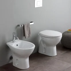 Kiamami Valentina Paire De Sanitaires Au Sol Wc Et Bidet En Céramique Blanche - Cipro