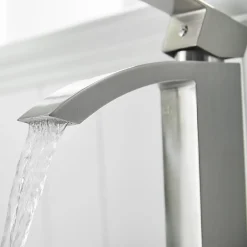 Saniverre Robinet mitigeur bec cascade LERIO chrome brossé -* Robinet Lavabo Et Vasque