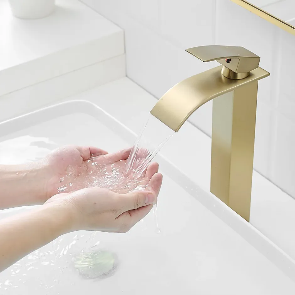 Saniverre Robinet mitigeur haut TIBRE XL bec cascade or brossé -* Robinet Lavabo Et Vasque