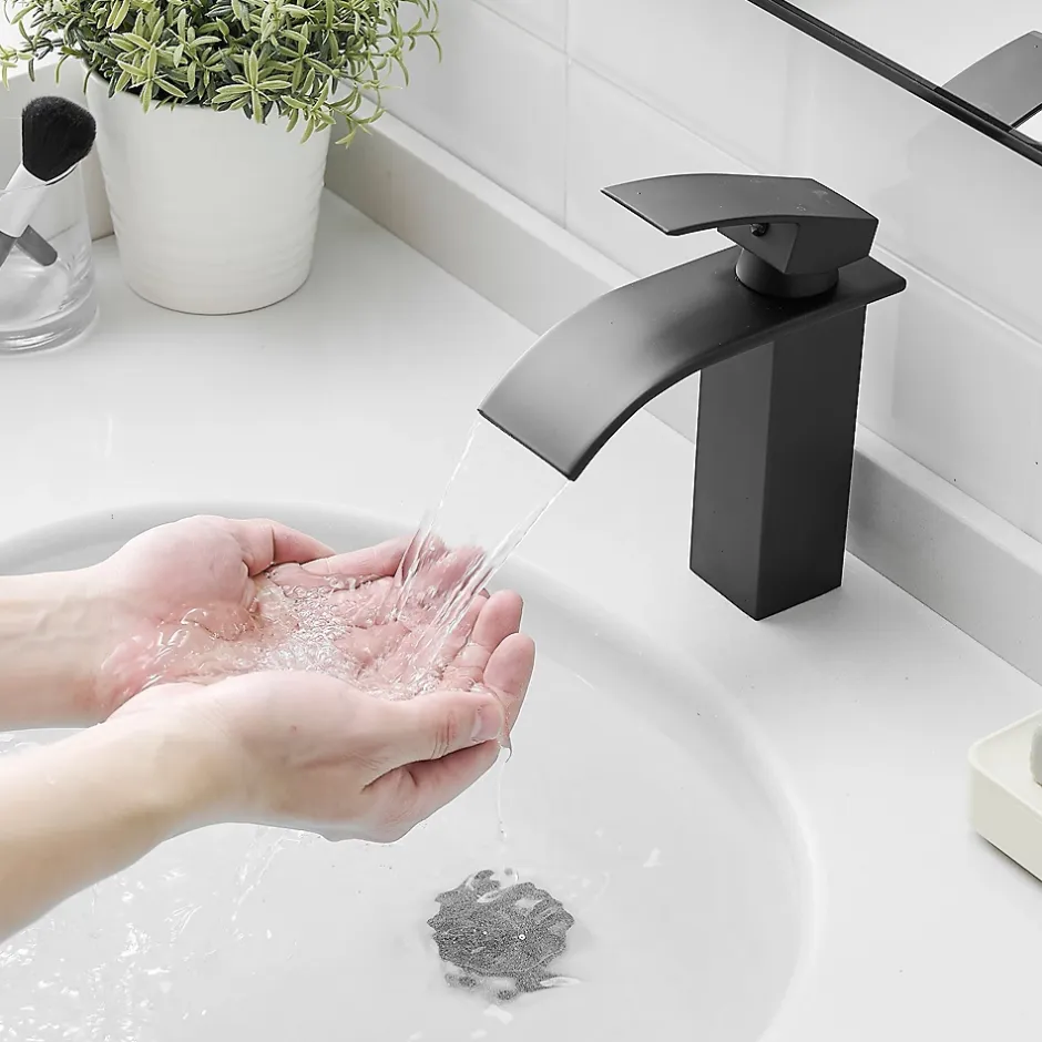 Saniverre Robinet mitigeur TIBRE bec cascade extra-plat noir chromé -