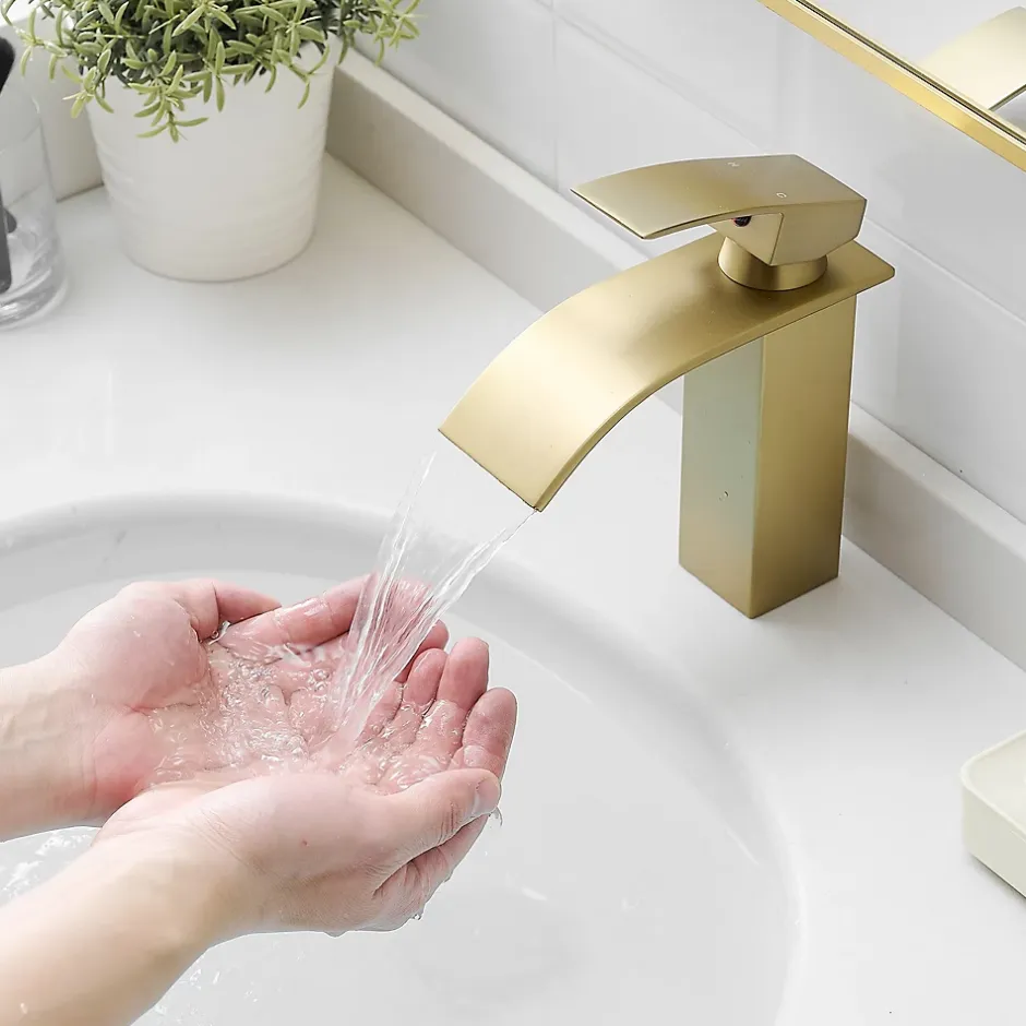 Saniverre Robinet mitigeur TIBRE bec cascade extra-plat or brossé -* Robinet Lavabo Et Vasque