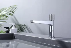 Bernstein Robinet pour lavabo vasque et évier design en laiton peu bruyant et avec aérateur économie d'eau - H. 16,3cm - Chrome
