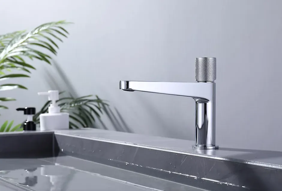 Bernstein Robinet pour lavabo vasque et évier design en laiton peu bruyant et avec aérateur économie d'eau - H. 16,3cm - Chrome