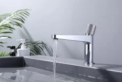 Bernstein Robinet pour lavabo vasque et évier design en laiton peu bruyant et avec aérateur économie d'eau - H. 16,3cm - Chrome