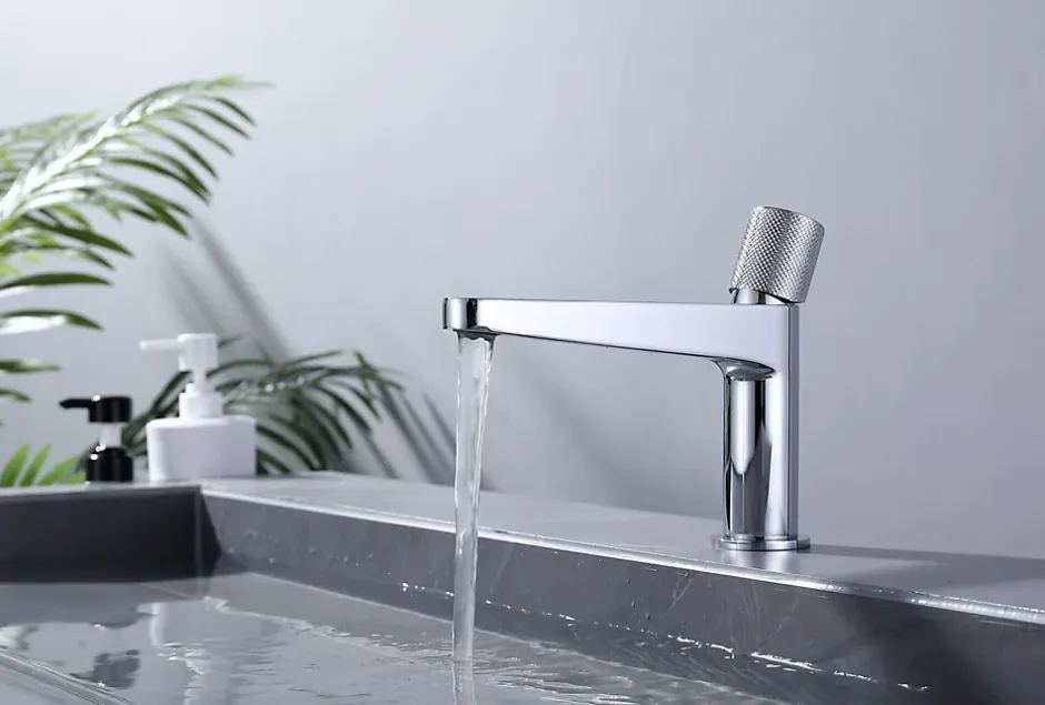 Bernstein Robinet pour lavabo vasque et évier design en laiton peu bruyant et avec aérateur économie d'eau - H. 16,3cm - Chrome