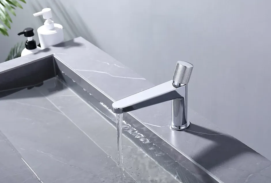 Bernstein Robinet pour lavabo vasque et évier design en laiton peu bruyant et avec aérateur économie d'eau - H. 16,3cm - Chrome