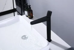 Bernstein Robinet pour lavabo vasque et évier design en laiton peu bruyant et avec aérateur économie d'eau - H. 31cm - Noir mat* Robinet Lave-Mains