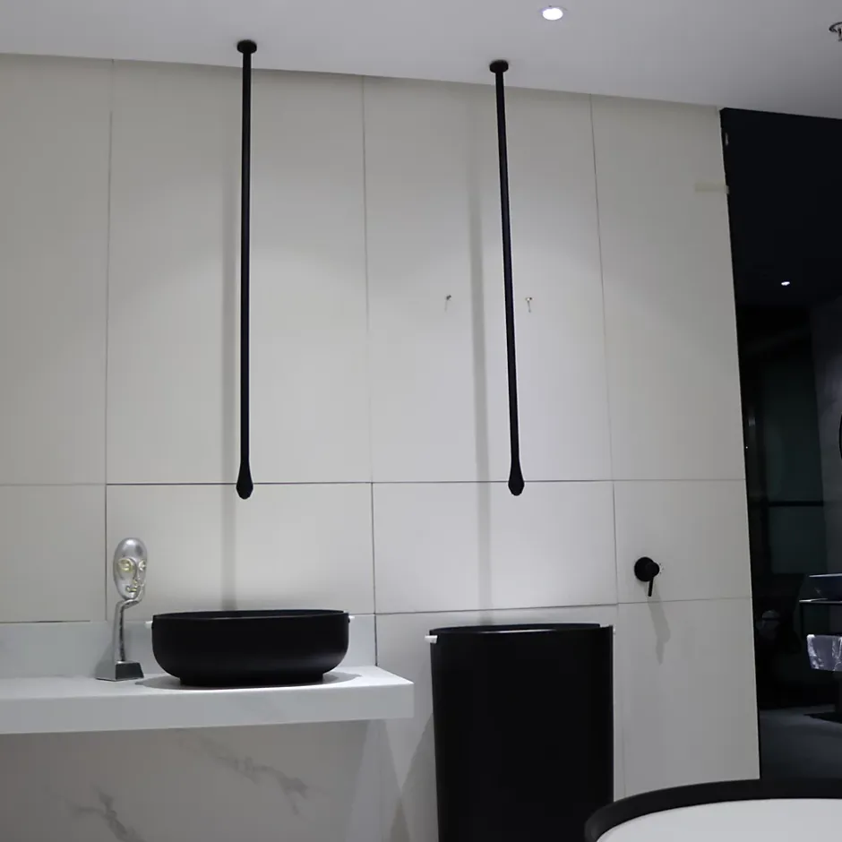 Bernstein Robinetterie pour installation au plafond DROP 135 - longueur 135cm - finition Noir mat