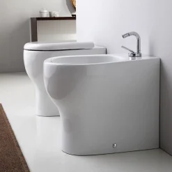 Kiamami Valentina Sanitaires De Salle De Bain Au Sol Avec Design Moderne Et Vidange Décalée - Soave* Wc À Poser