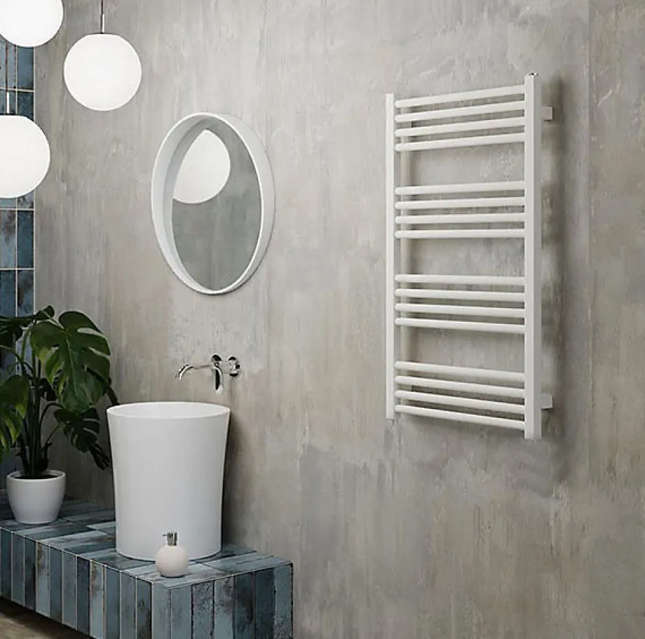 Matisere Sèche-serviette eau chaude blanc de 660mm de haut et 630mm de large - 350 Watt - FIO660/630SXB* Sèche-Serviettes Eau Chaude